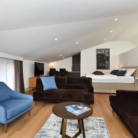 Novem Apartment *