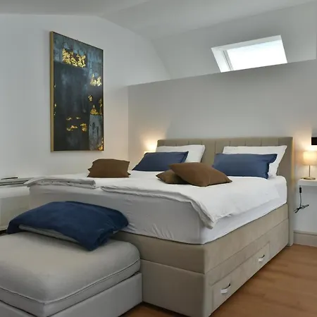 Novem Apartment
